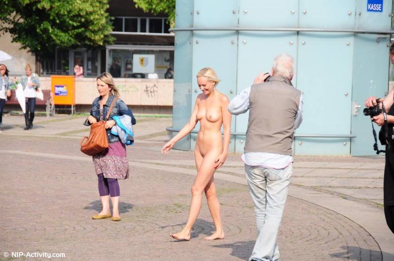 Linda nude in public - #16