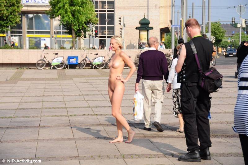 Linda nude in public - #14