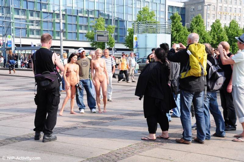 Linda nude in public - #5
