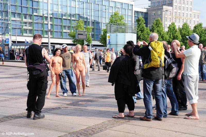 Linda nude in public - #6