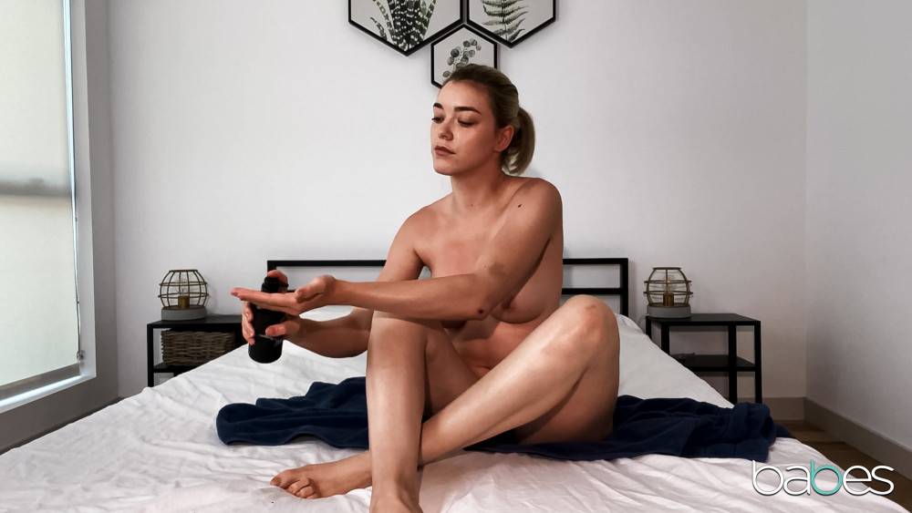 Anny Aurora Oils Herself Up And Masturbates In Bed - #3