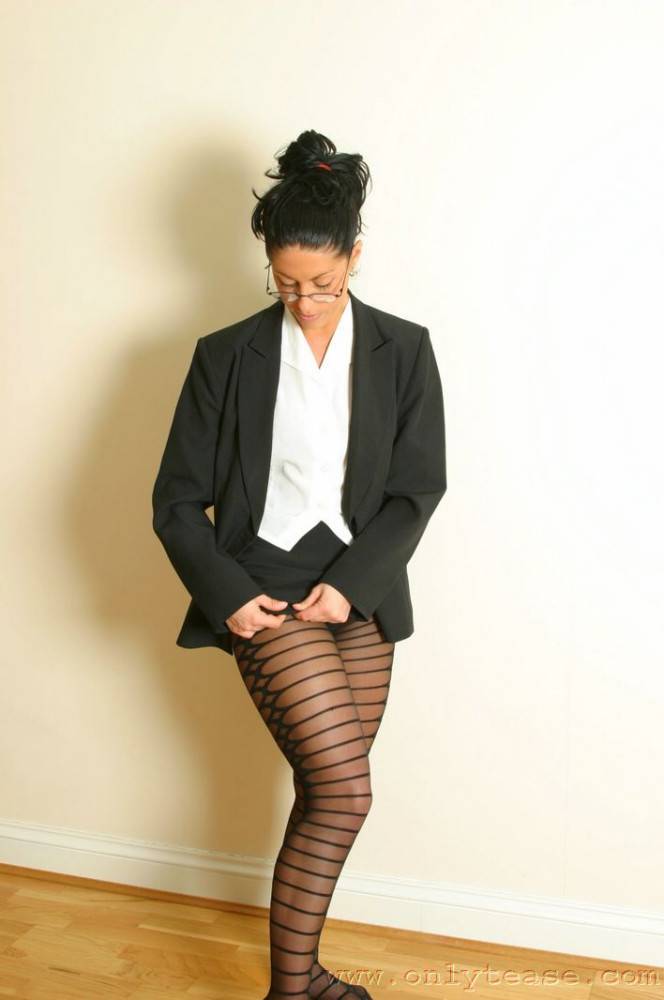 Bespectacled Secretary Sade With Jet Black Haired Does Hot Pantyhose Modeling - #16