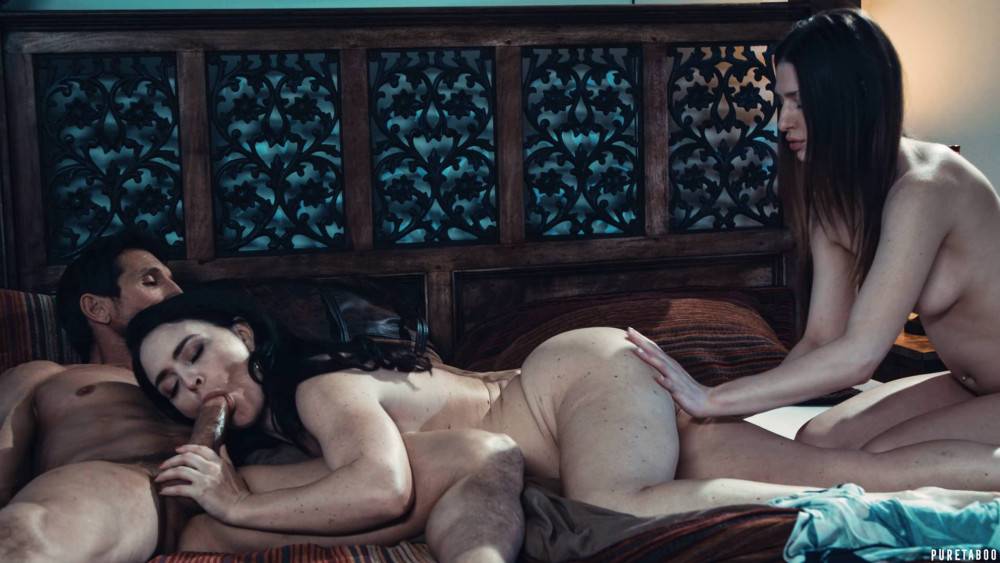 Krissy Lynn And Kamryn Jade Pleasuring Horny Dude In Bed - #8