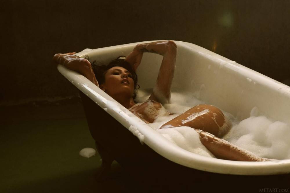 Perfect Babe Emilia Sky Takes A Sensual Bath Alone And Flaunts Her Absolutely Impeccable Body - #8