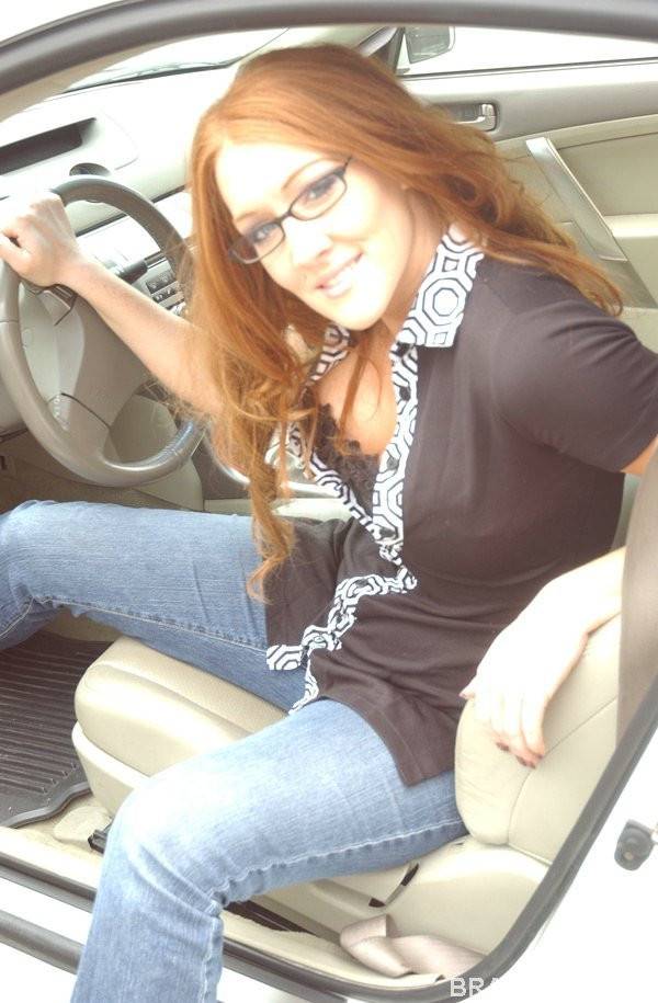 Seductive american redheaded milf Morgan Reigns in tight jeans shows big knockers and jerks off - #1