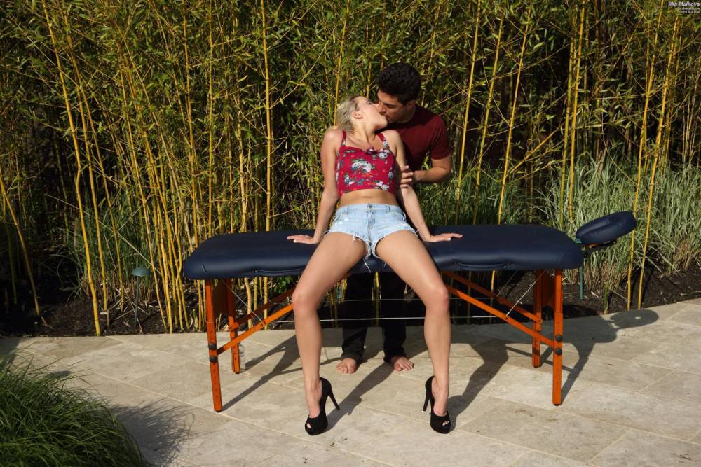 Blonde Angel Mia Malkova Gets A Massage And A Machine Fuck On The Massage Table - #2