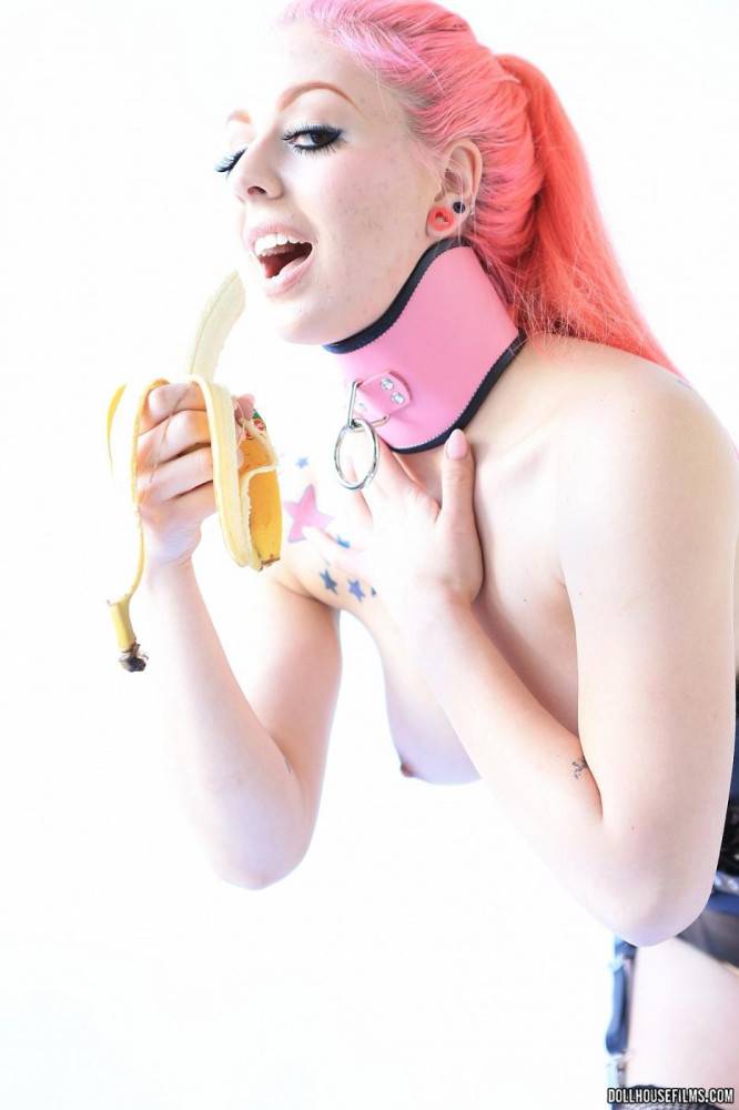 Topless Girl In Stockings Annabelle Lee Is Erotically Eating Banana Before Camera - #6