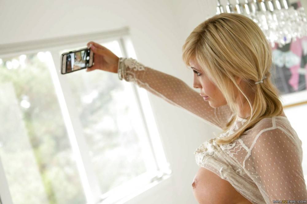 Stunning american blond teen Tasha Reign in hot posing on camera - #19