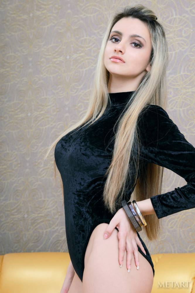 Sylphlike blonde teen Salma C is foot fetishist - #2