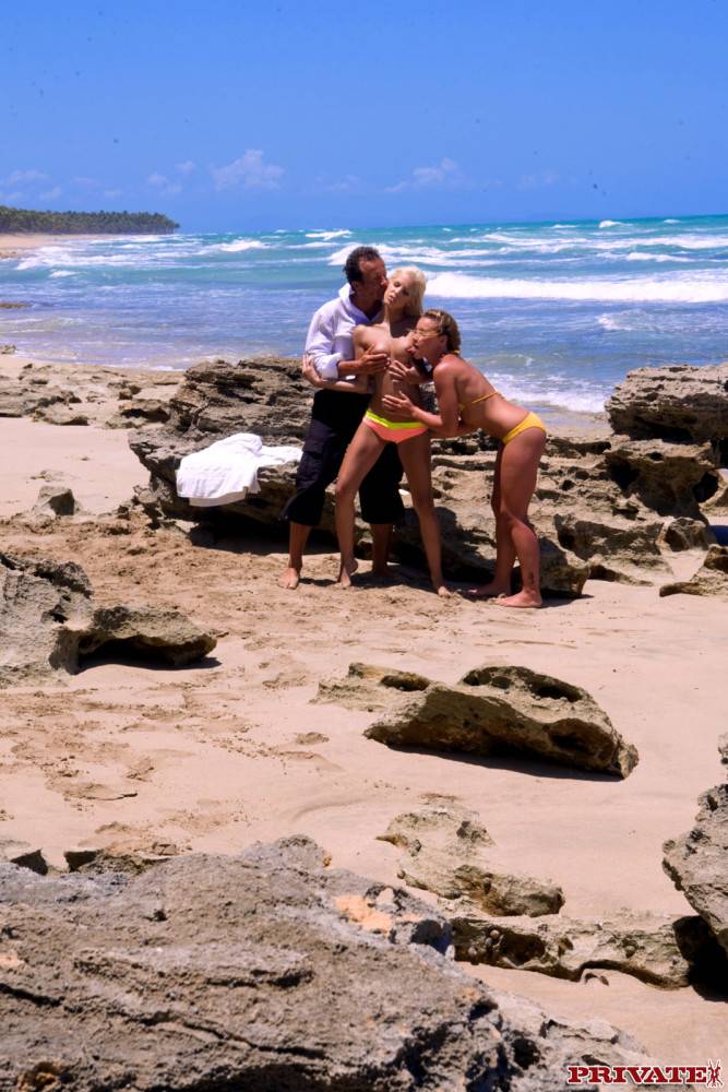 Kathia Nobili And Nesty Share Sperm After Group Hardcore Fucking On The Wild Beach - #1