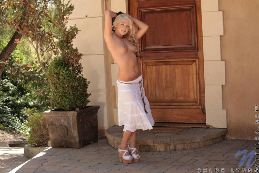 Delicious Little Blonde Chloe Lynn Loves Long Walks Outdoor And Masturbation - #14