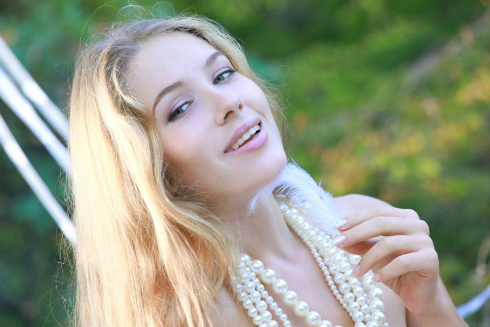 Blonde Teenager Erica B Is Wearing Nothing But Pearl Necklace Of Her Barely Legal Age Body - #4