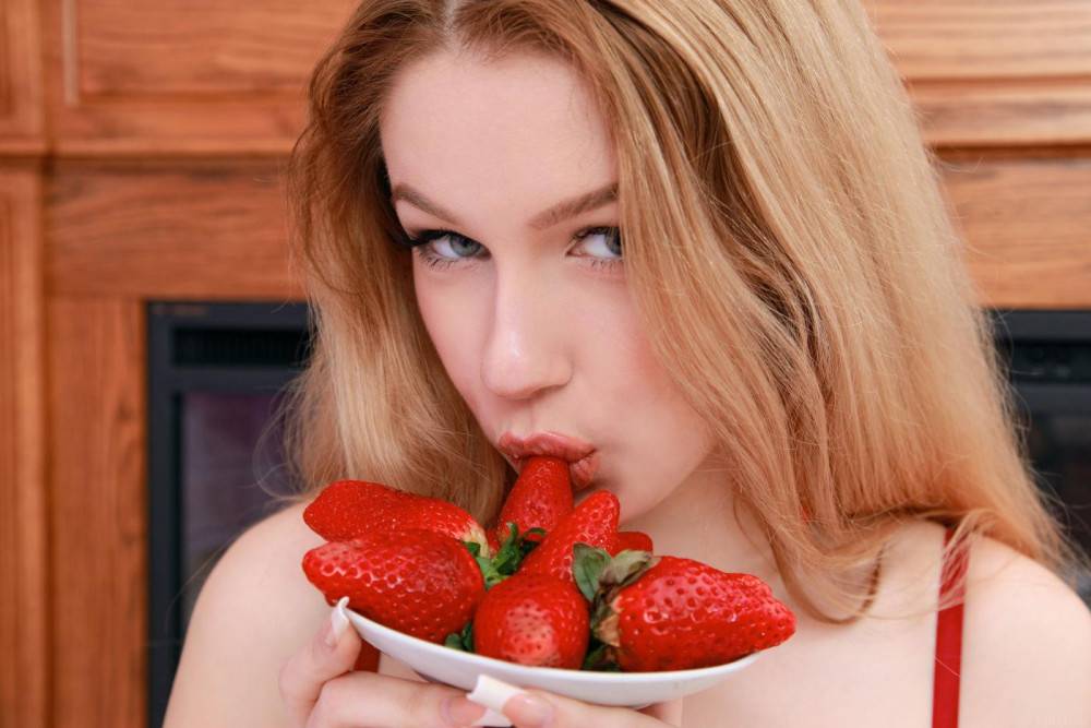 Naked Blonde With Shaved Pussy Erica B Is Erotically Eating The Strawberries - #2