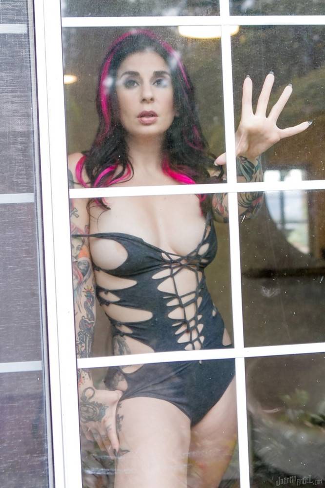 Enchanting american milf Joanna Angel bares big hooters and spreads her legs - #9