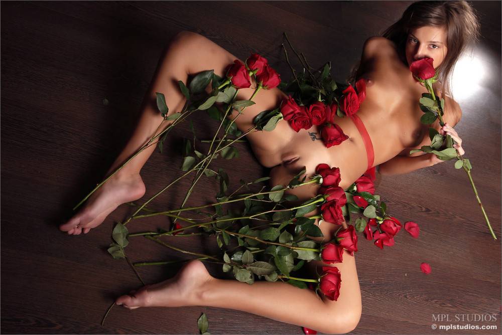 Romantic Melena A Poses With Lots Of Roses And Nothing Else On Her Nude Body - #10