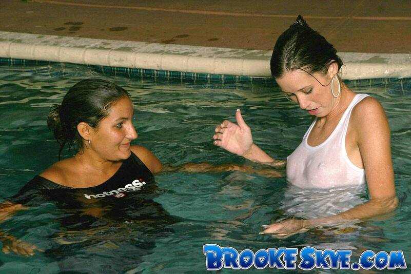 Lassie Brooke Skye And Her Playful Girlfriend Get Fully Nude In The Pool - #2