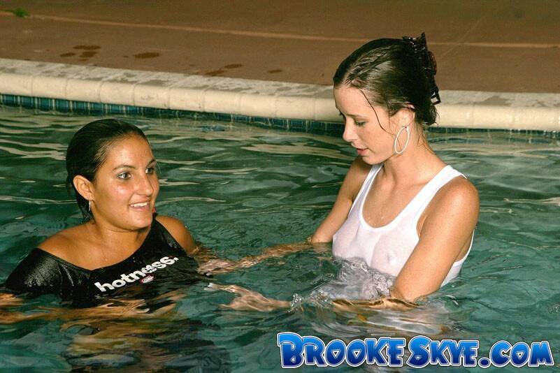 Lassie Brooke Skye And Her Playful Girlfriend Get Fully Nude In The Pool - #3