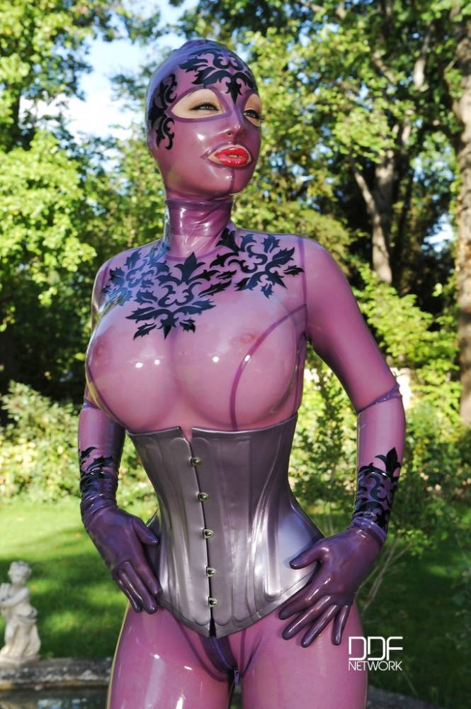 Stunning british Latex Lucy enjoys bdsm action at pool - #6