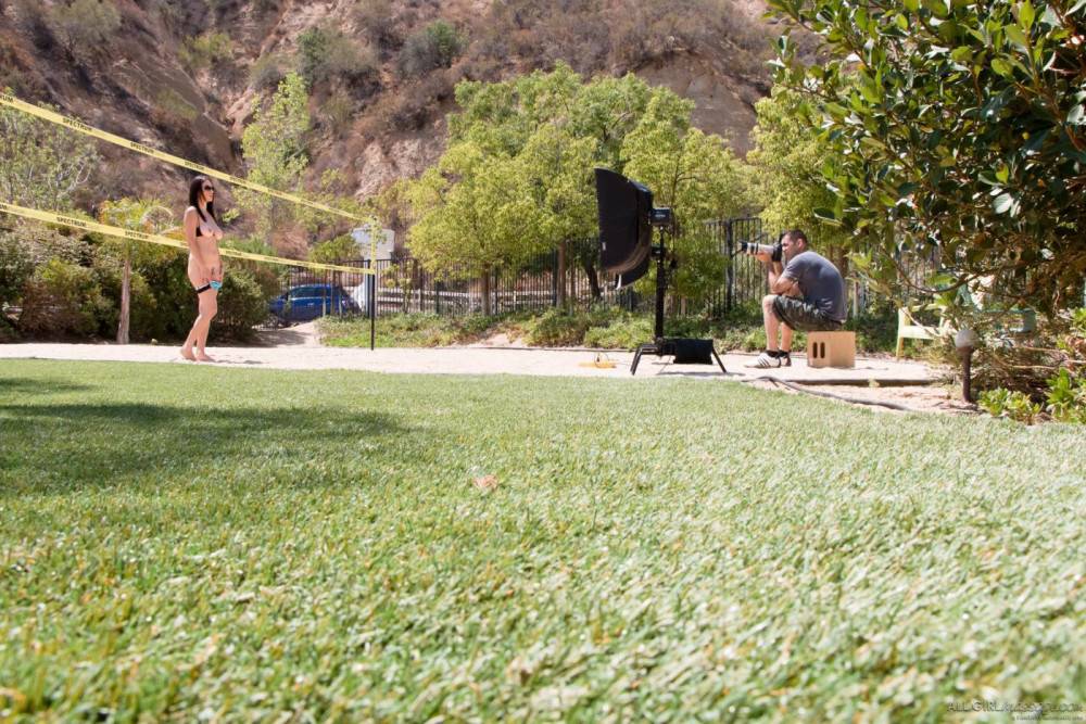 Jelena Jensen & Siri Enjoy Their Day In The Sun Posing At The Volleyball Court - #9