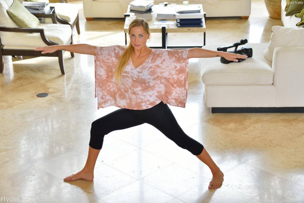 Hot Goldilocks Courtney Dillon Does Yoga Asanas Baring Her Charms In Between - #7