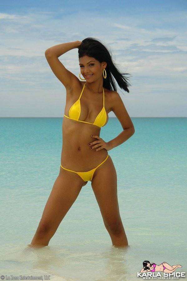 Round Titted Chica Karla Spice In Yellow Bikini Takes Sexy Poses On The Beach - #2