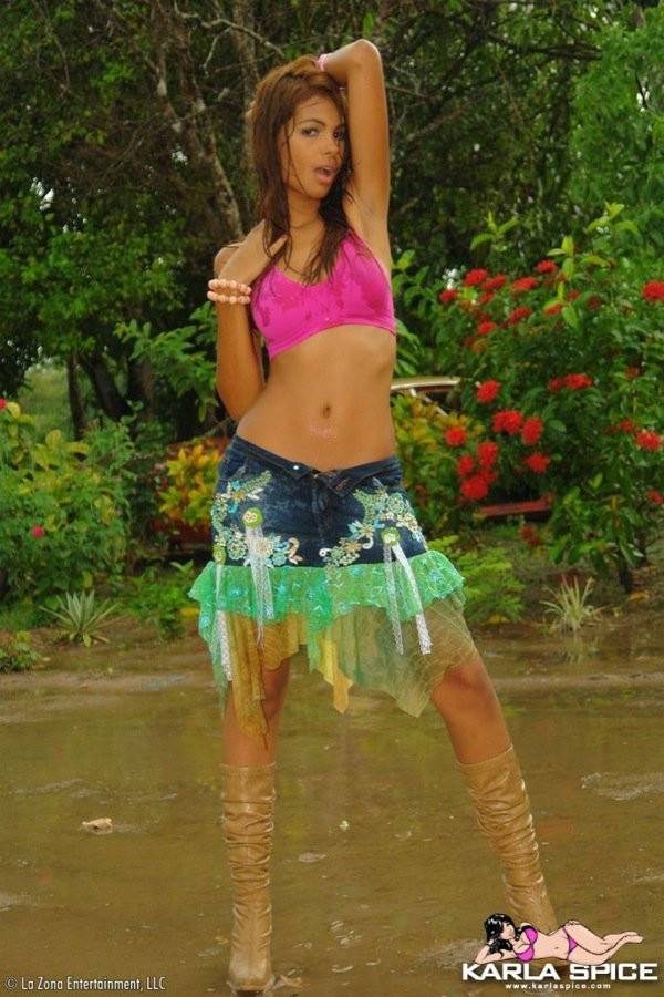 Stacked Venezuelan Teen Girl Karla Spice Poses Outdoors In Pink Bra And Panties - #9