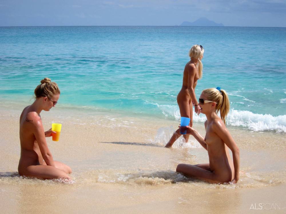 Luscious babes Franziska, Kacey Jordan, Sara Jaymes and Bibi Noel enjoying crazy lesbian groupsex on the beach - #1
