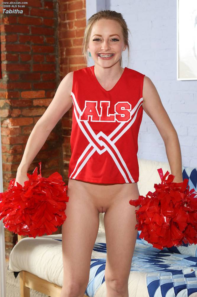 Lesbian Cheerleader Tabitha Tucker Spreads Her Legs Wide Open And Gets Her Pink Pussy Pleased - #9