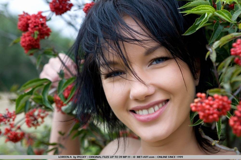 Black Haired Teen Chick Loreen A Gives A Close-up Of Her Snatch In Nature - #3