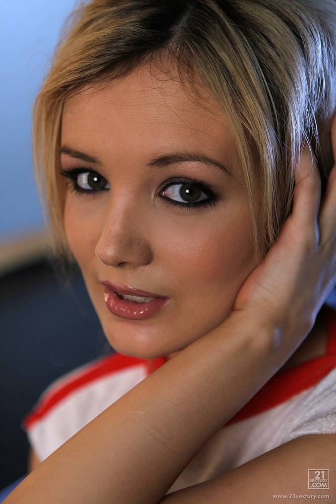 Really Sensuous Close-ups Of Cute Blonde Babe Faye X Cuddling In The Armchair - #4