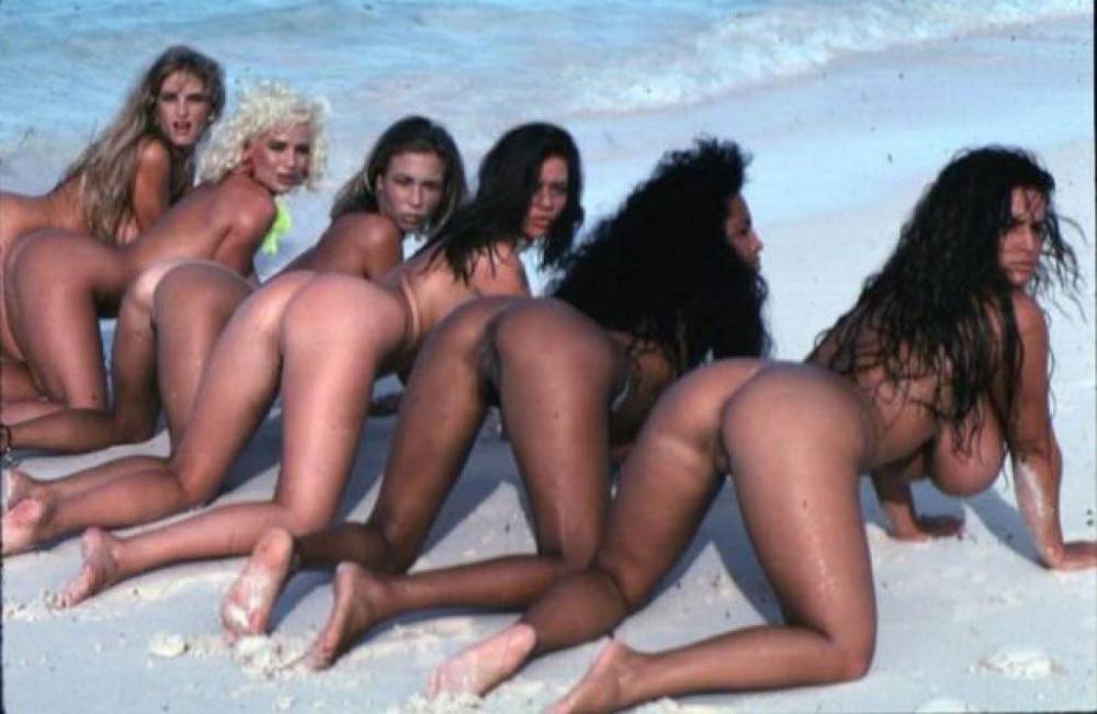 The bustiest beach babes in the world | Photo: 6674642