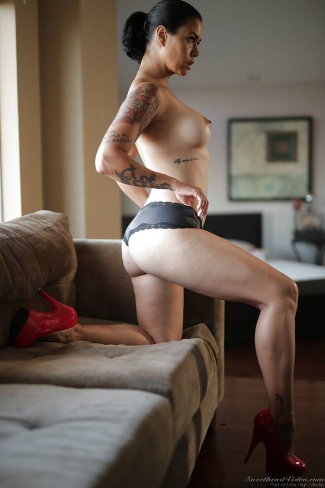 Very attractive american milf Dana Vespoli in hot underwear exposing big titties and sexy butt - #5