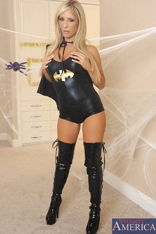 Naughty Bat Woman Tasha Reign Is Satisfying The Bone Hard Piston With Mouth - #1