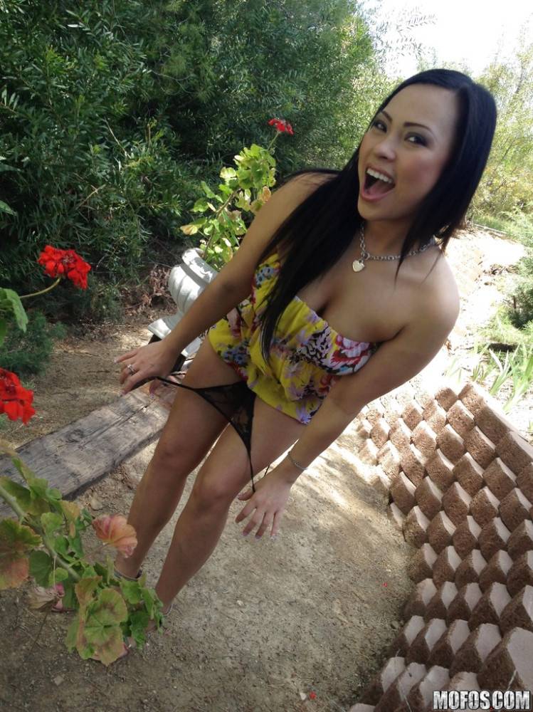 Excellent oriental teen Gia Lee denudes big knockers and spreads her legs - #2