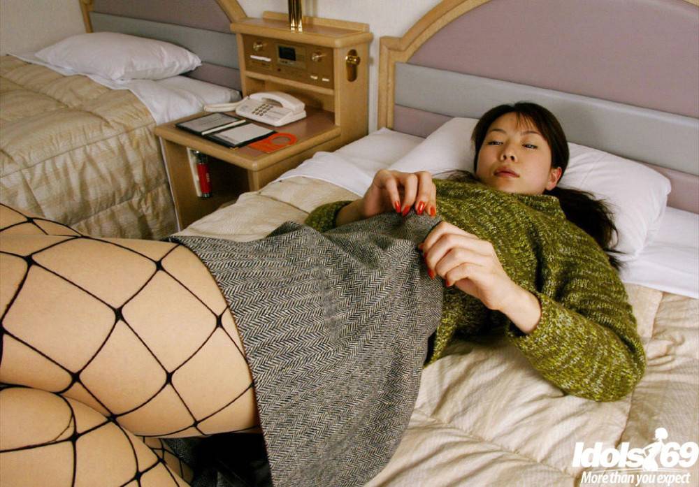 Attractive japanese hottie Kurumi Morishita reveals her ass - #4