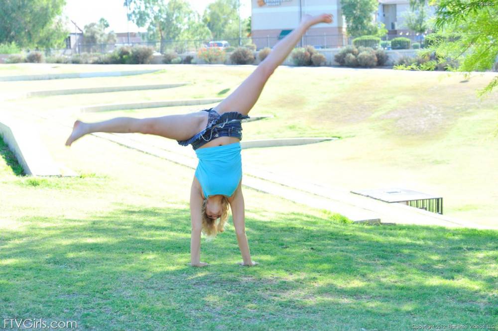 Blonde Babe Mia Malkova Is Outdoor Doing Gymnastics And Showing The Body Flexibility - #2