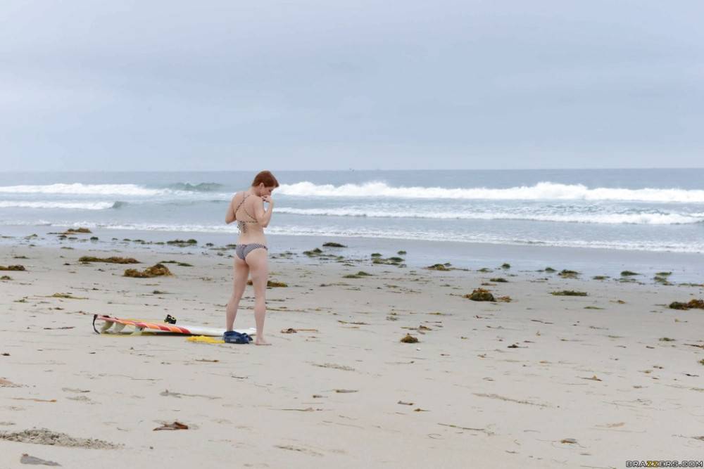 Sultry american cutie Penny Pax exposes her ass on the beach - #2