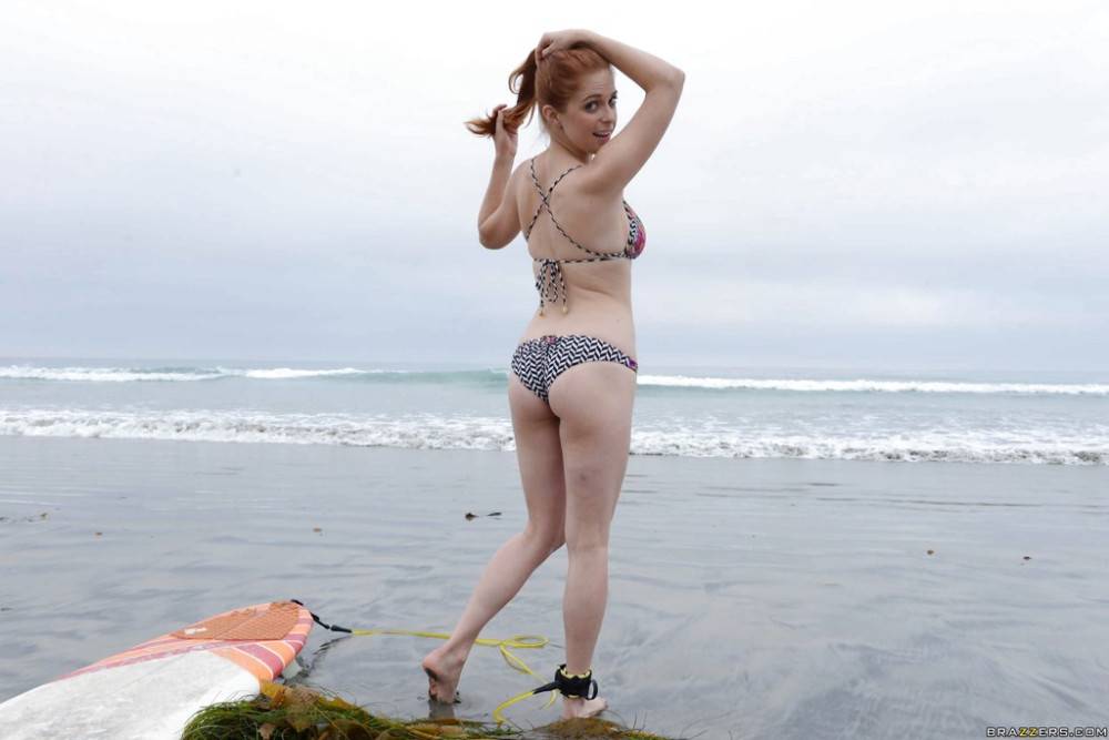 Sultry american cutie Penny Pax exposes her ass on the beach - #8