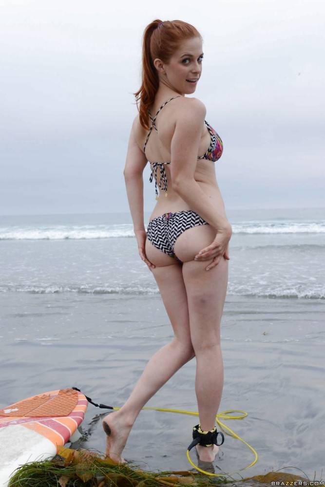 Sultry american cutie Penny Pax exposes her ass on the beach - #6