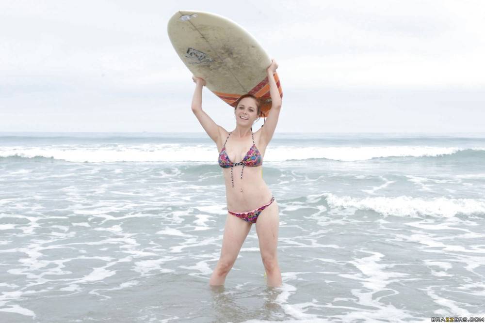 Sultry american cutie Penny Pax exposes her ass on the beach - #18