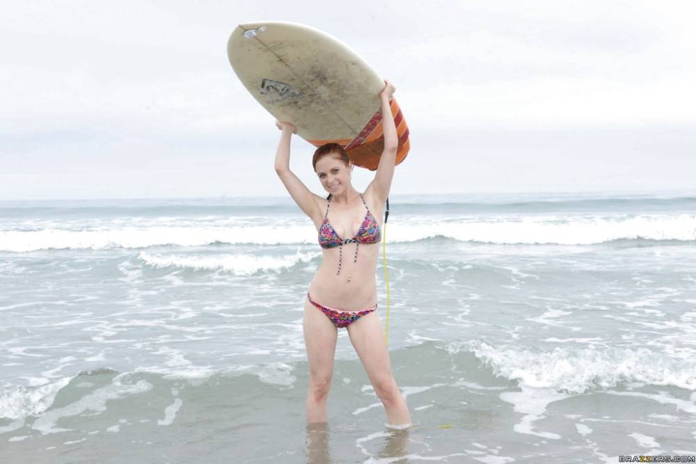 Sultry american cutie Penny Pax exposes her ass on the beach - #19