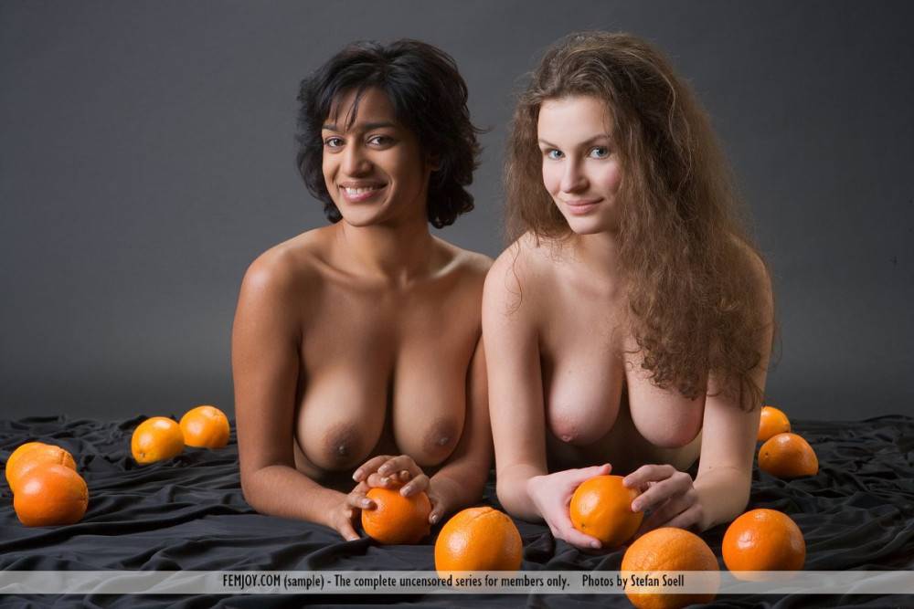 Horny Lesbian Girlfriends Susann Femjoy And Dasari Perform Hot Softcore Session With Oranges - #2