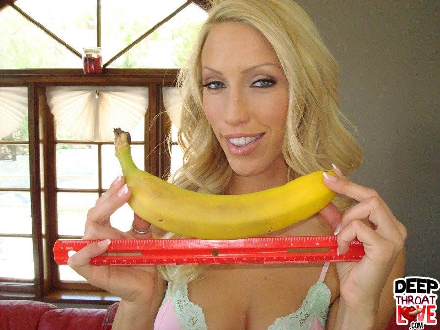 Gorgeous Babe Cassie Young Swallows Carrot And Banana Before Getting Drilled By Huge Dick - #10