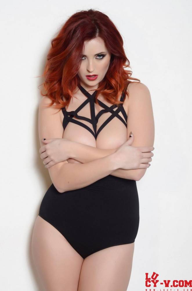 Naughty Babe Lucy Vixen Bares Off Big Tits And Shows The Sexy Hand Bra Before Cam - #9