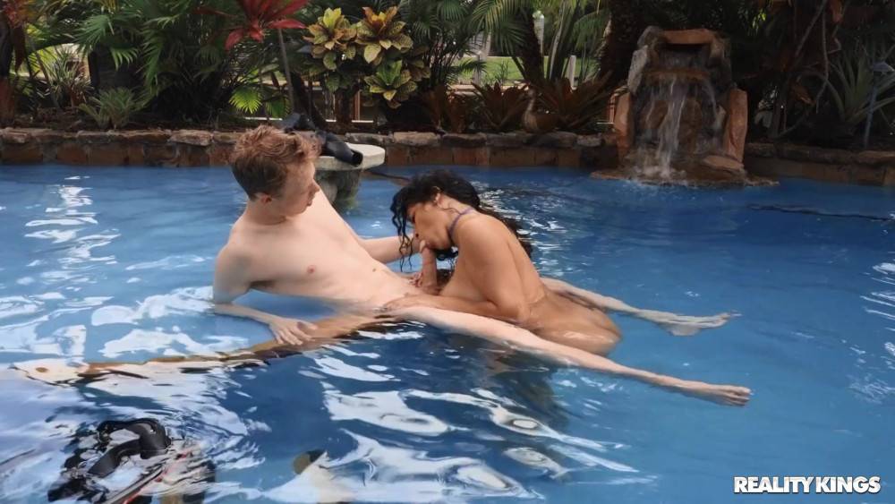 Gabriela Lopez Gives Head And Gets Fucked In The Pool - #4