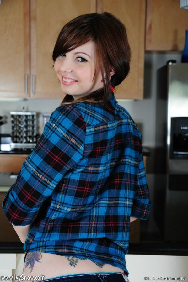 Gorgeous Babe Ivy Jean Enjoys In Showing Off Her Hidden Posing Talents In Kitchen - #3