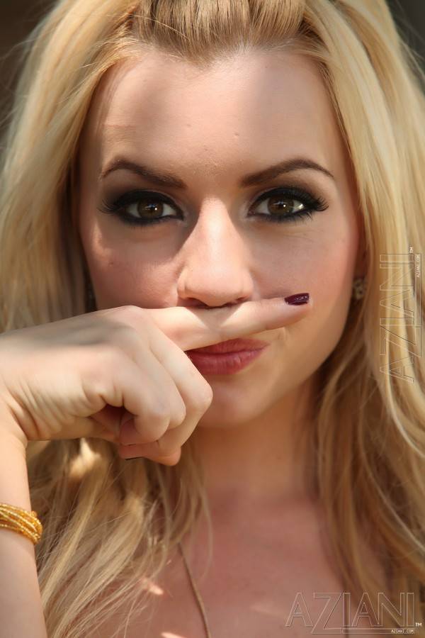 Delicious Tiny Blonde Tease Lexi Belle Gives A Seductive Outdoor Striptease - #7