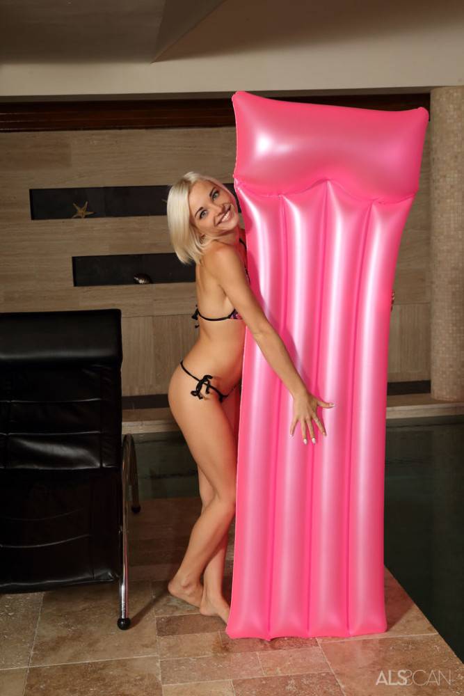 Hot girls Kiara Lord and Zazie Skymm in sexy bikini masturbating with dildo at pool | Photo: 8454037
