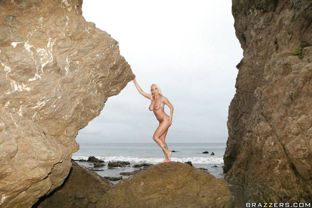 Stunning hungarian pornstar Jessica Moore shows big hooters and vagina at beach | Photo: 8502266