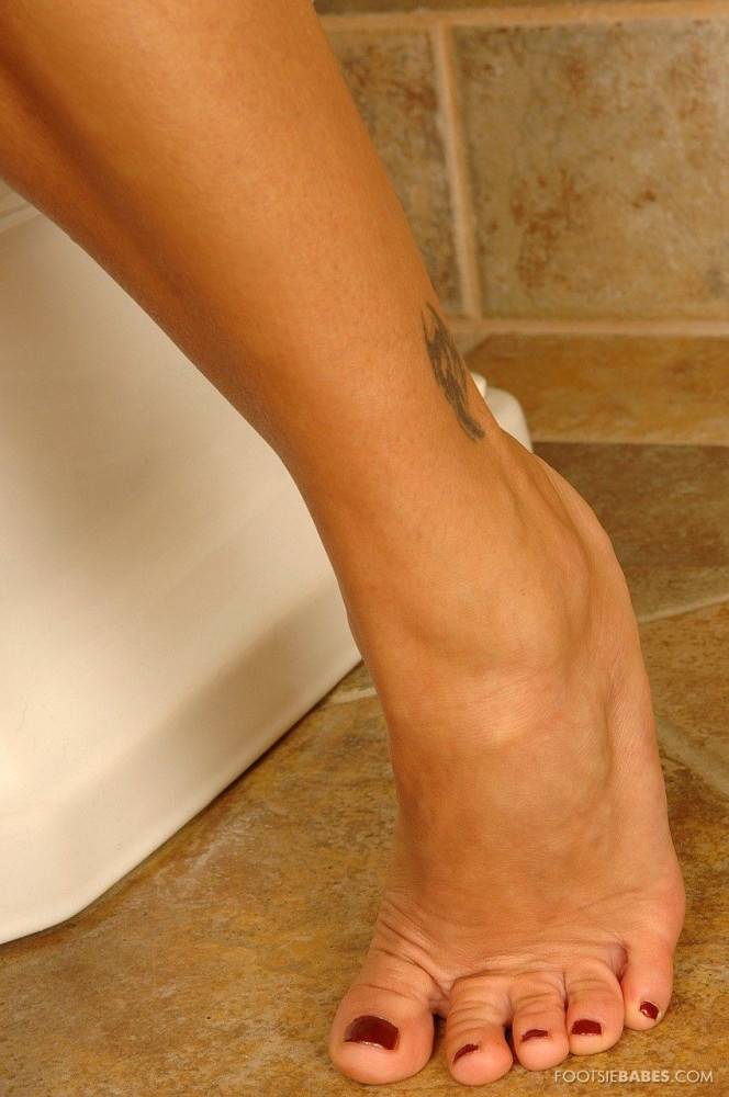 Leggy Nikki Rider In Revealing Red Dress Sucks Her Sweet Toes In The Toilet - #13